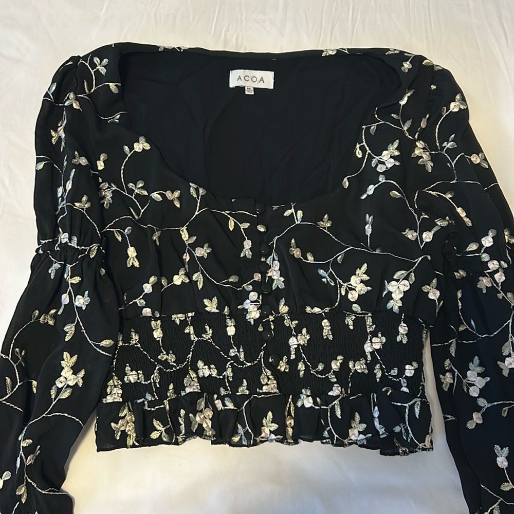 Black flower cropped top